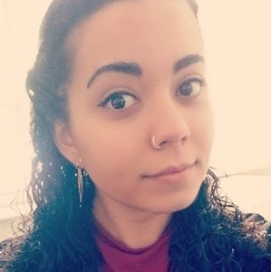 Meet your Posher, Idania